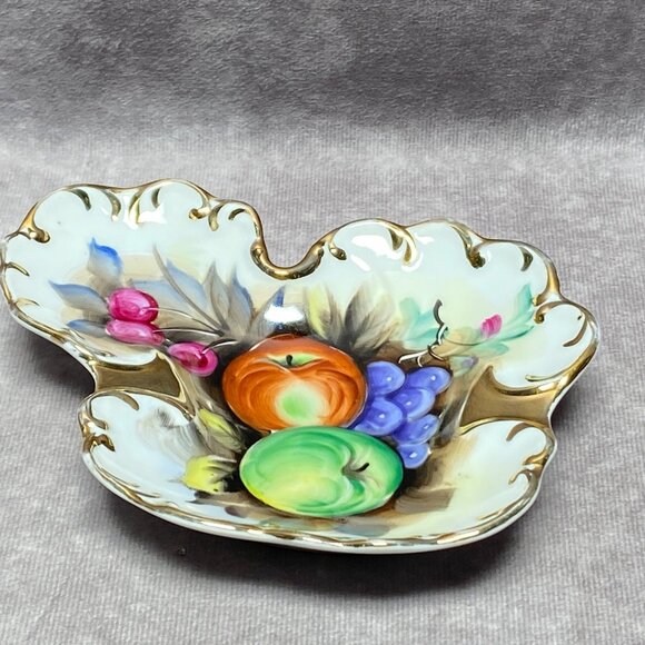 Vintage Japan Hand-Painted Ceramic Leaf-Shaped Dish With Fruit Motif Trinket - Picture 1 of 12